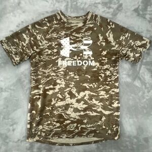 Under Armour Mens TShirt Camo Freedom Logo Graphic Short Sleeve Size LG